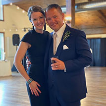 Photo of a couple smiing. Link to Life Stage Gift Planner Under Age 45 Situations.